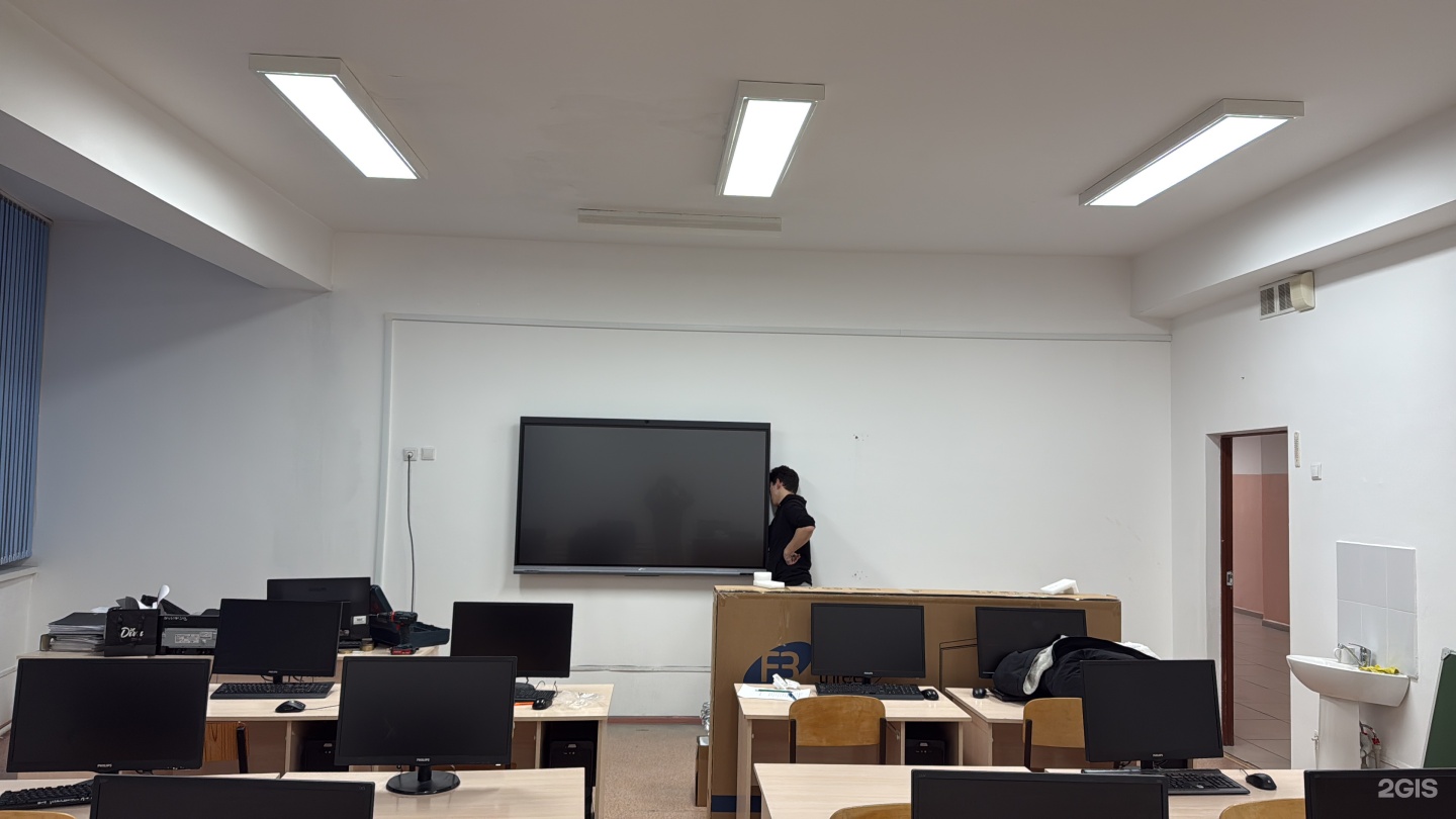 Интерактивная панель F3 в учебной аудитории